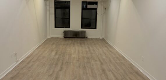 Modern Office/Showroom in Prime Garment District – No Broker Fee, 24/7 Access!