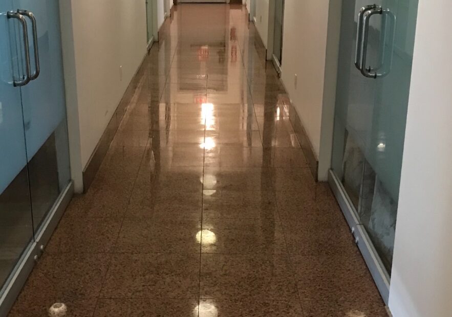Modern Office/Showroom in Prime Garment District – No Broker Fee, 24/7 Access!
