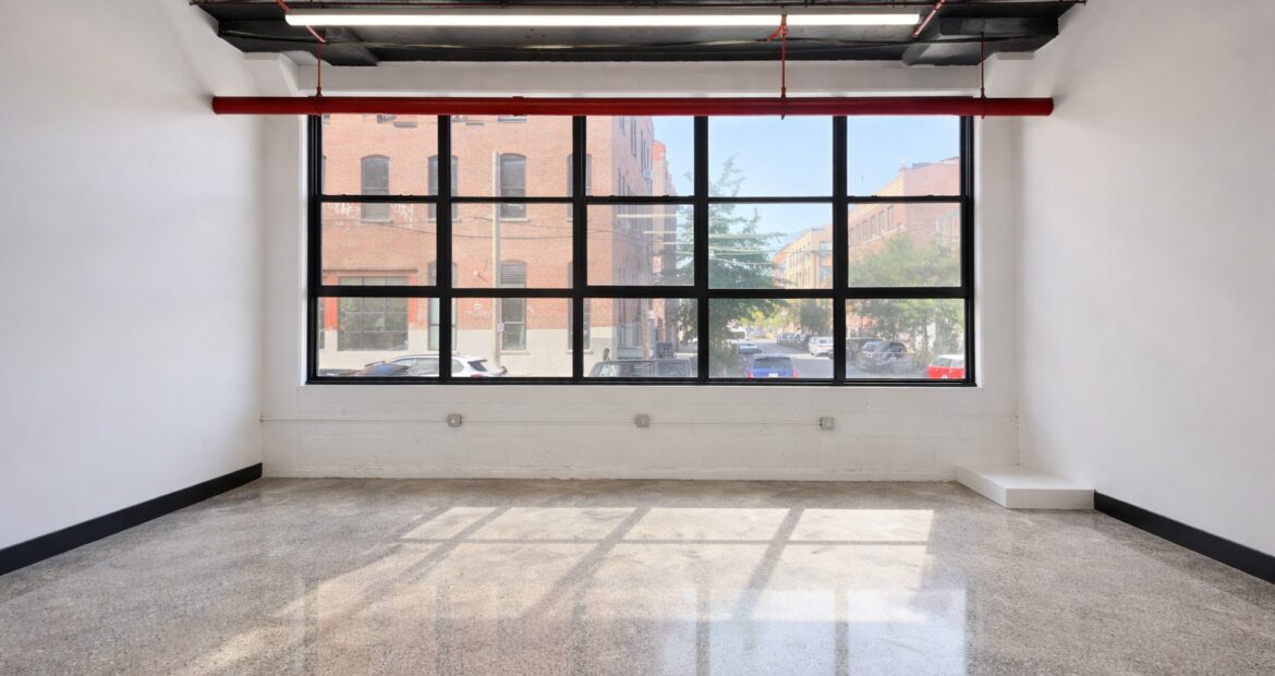 LARGE COMMERCIAL LOFT IN PRIME LOCATION IN BUSHWICK