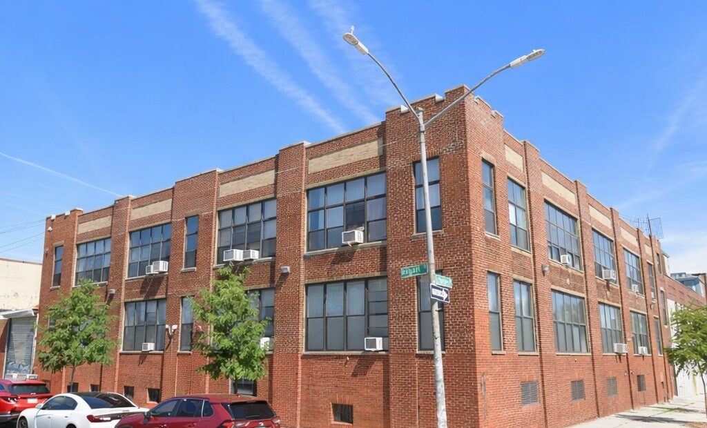 Spacious Industrial Loft for Lease in Trendy East Williamsburg – 1,400 Sq Ft