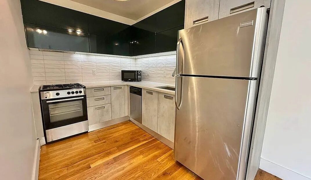 X-Large 2BR in Prime Crown Heights – Modern, Sunlit, Pet-Friendly, No Fee!