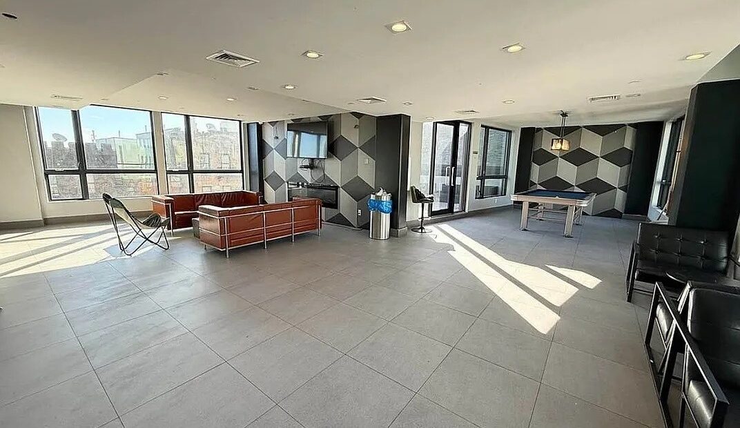 X-Large 2BR in Prime Crown Heights – Modern, Sunlit, Pet-Friendly, No Fee!