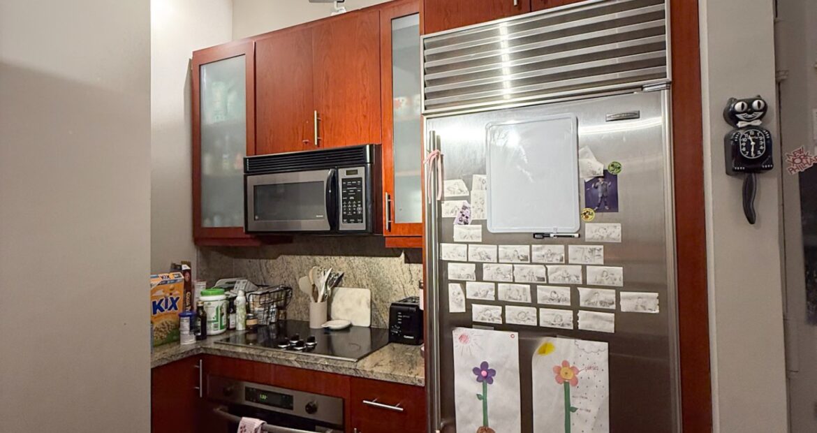Chic 1BR Loft-Style Condo in FiDi – Furnished/Unfurnished, Doorman, No Fee!